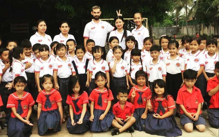 What are the Primary Differences Between Teaching in Europe and Asia?
