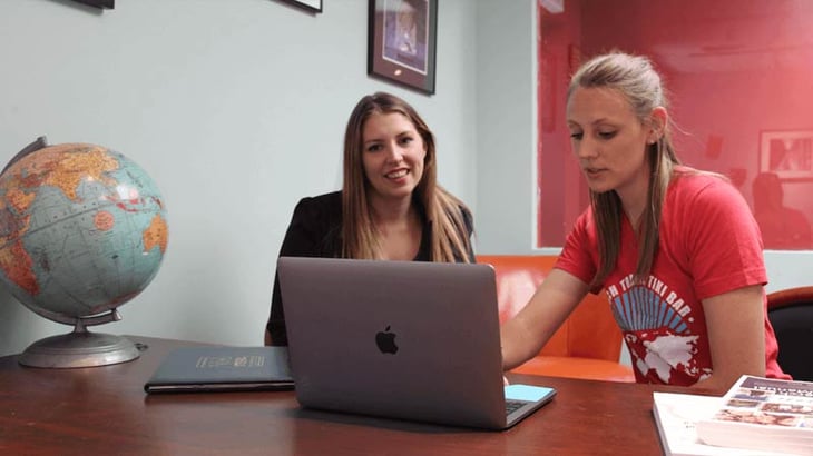 8 Ways Speaking to a TEFL Advisor Can Help You Teach English Abroad