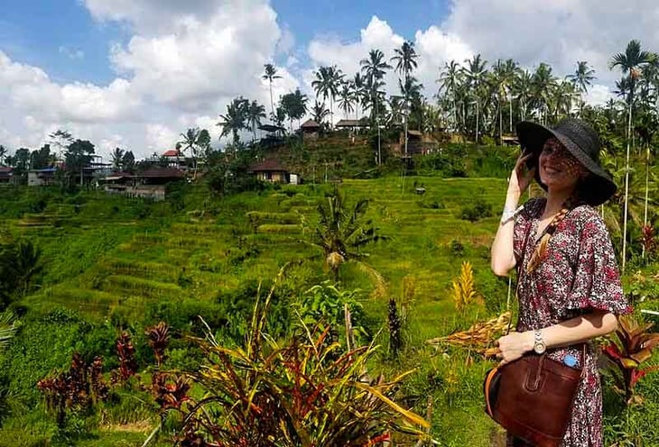 Discover The Tropical Treasures Of Indonesia While Teaching English