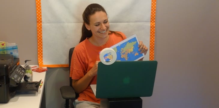 How to Setup a Classroom for Teaching English Online While Traveling