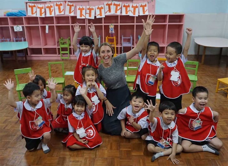 What are the Benefits of Teaching English Abroad?