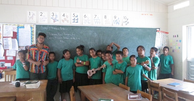 What Are the Differences Between Joining the Peace Corps & Teaching English Abroad?