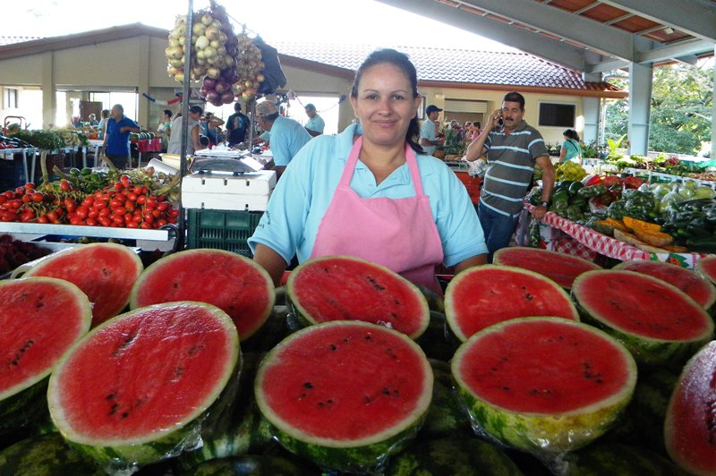 Markets are one of the benefits of Teaching English in Costa Rica